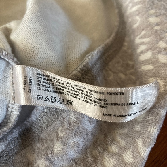 Anthropologie Lilka Sweatshirt, Textured 3/4 Sleeve Gray and White Size Large - Picture 4 of 12